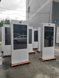 IP65 Waterproof Outdoor Digital Signage 43'' Anti Dust With Double Sided LCD Screen