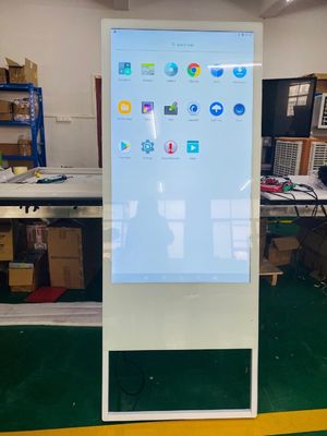 NTSC 43" 450nits LCD Stretched Advertising Board 110W